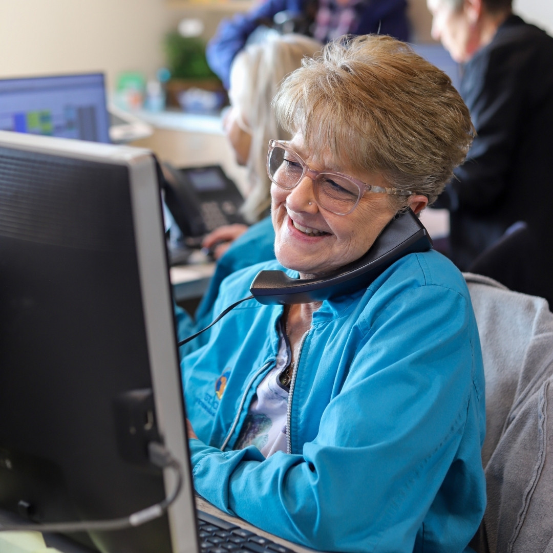 about img-1 Group of doctors inspecting a horse